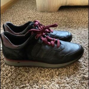 Exton 44 Men’s Black Shoe. Made in Italy. I believe they’re size 10-10.5